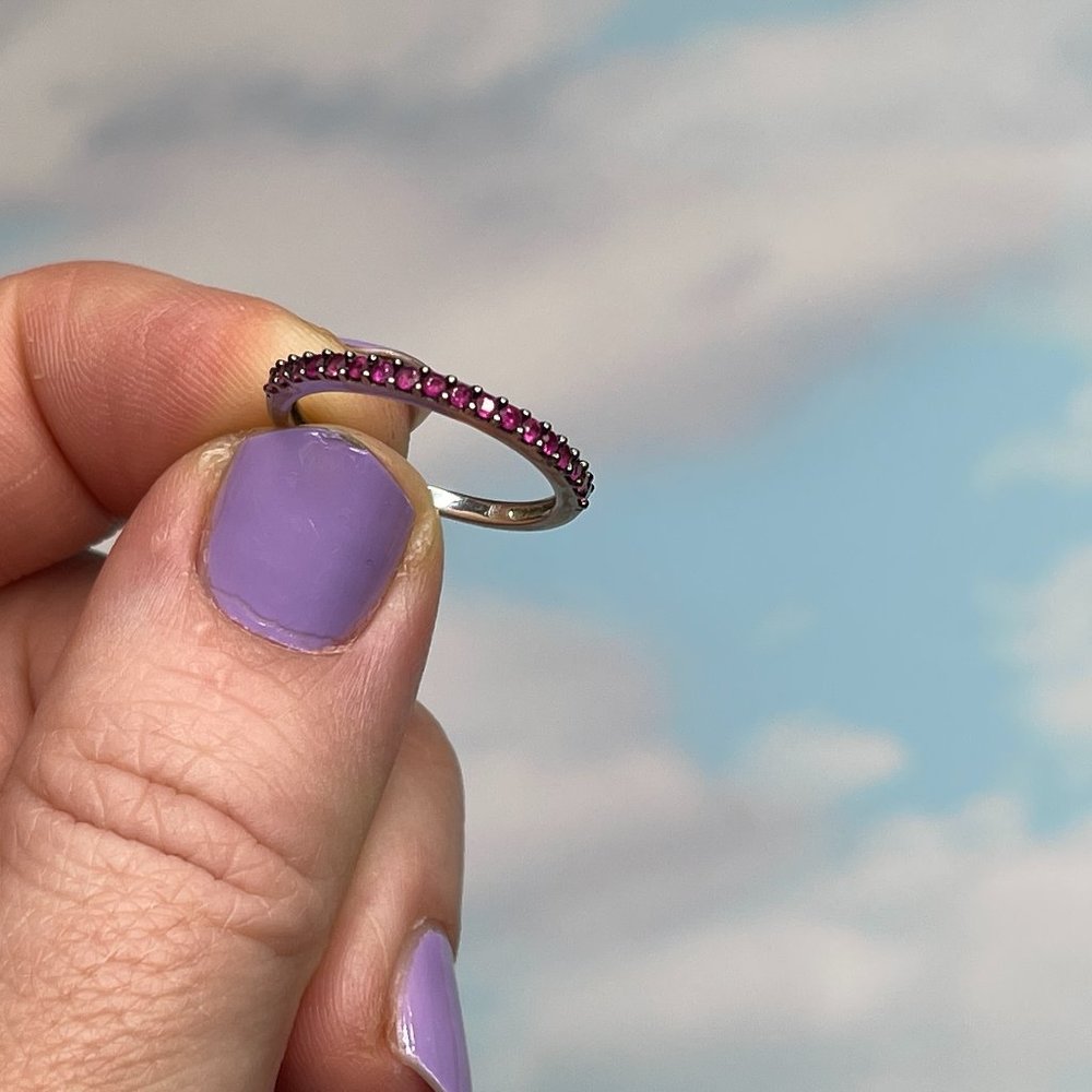 14k White Gold and Genuine Magenta Garnet 2mm Semi-Eternity Stacking Ring Size 7